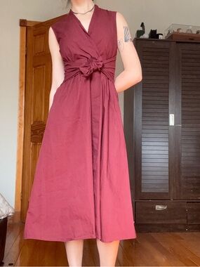 Sleeveless Knot-Front Midi Dress in Burgundy